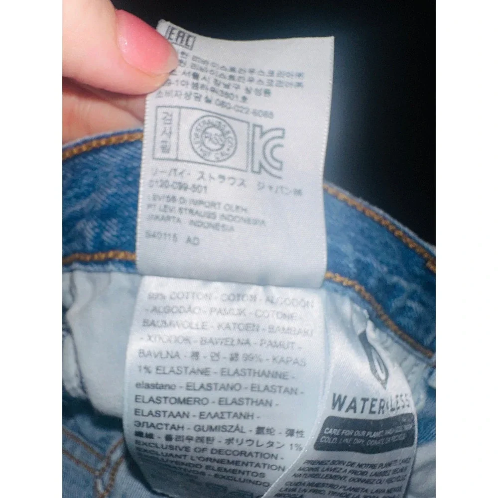 WB2 Levi's Premium Wedgie Fit Jeans Size 27 Light Wash Distressed Hem‎